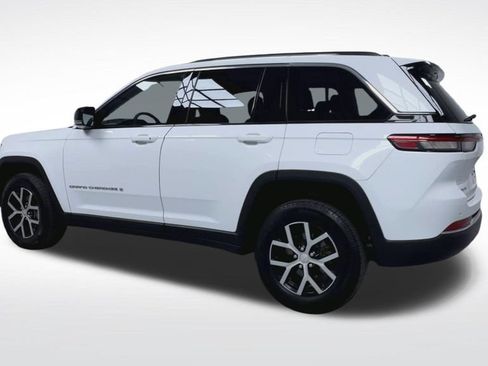 Used 2023 Jeep Grand Cherokee Limited AWD/4WD image 22