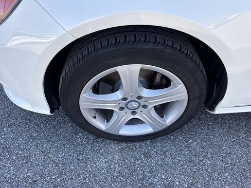 Used 2014 Mercedes-Benz E 250 BlueTEC Sedan image 19