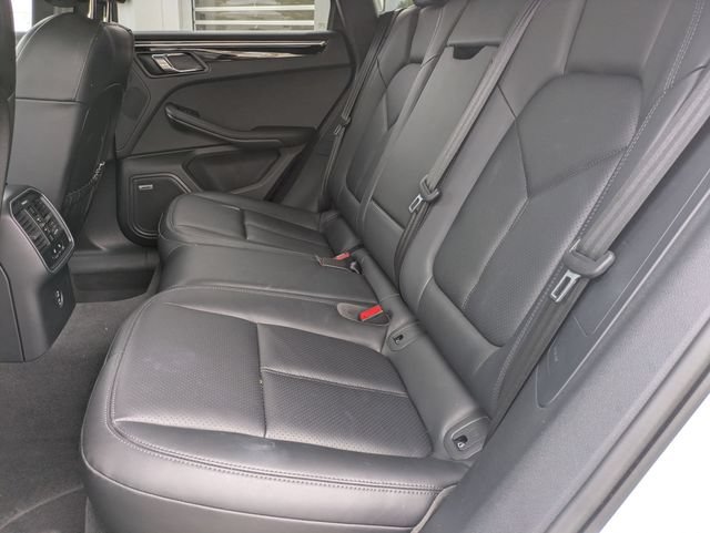 Used 2025 Porsche Macan AWD/4WD image 27