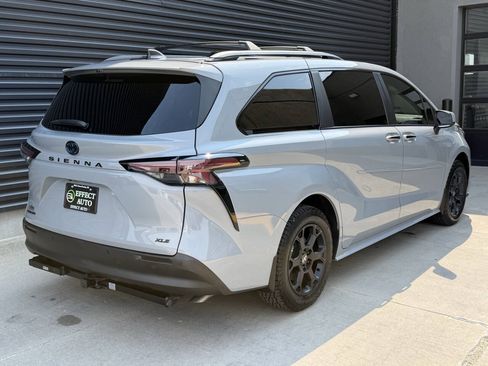 Used 2025 Toyota Sienna XLE Woodland Edition AWD/4WD image 11