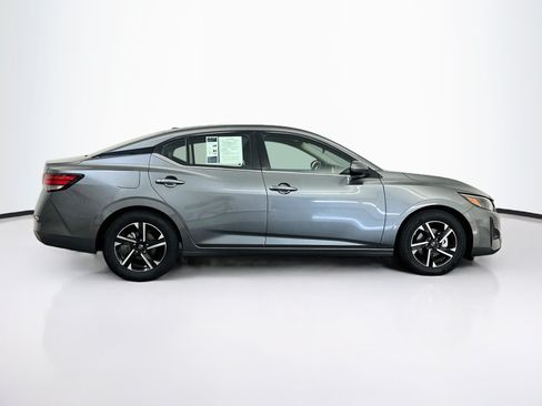 Used 2025 Nissan Sentra SV FWD image 10