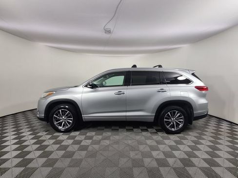 Used 2018 Toyota Highlander XLE AWD/4WD image 2