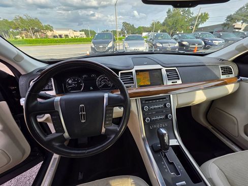 Used 2009 Lincoln MKS FWD image 10