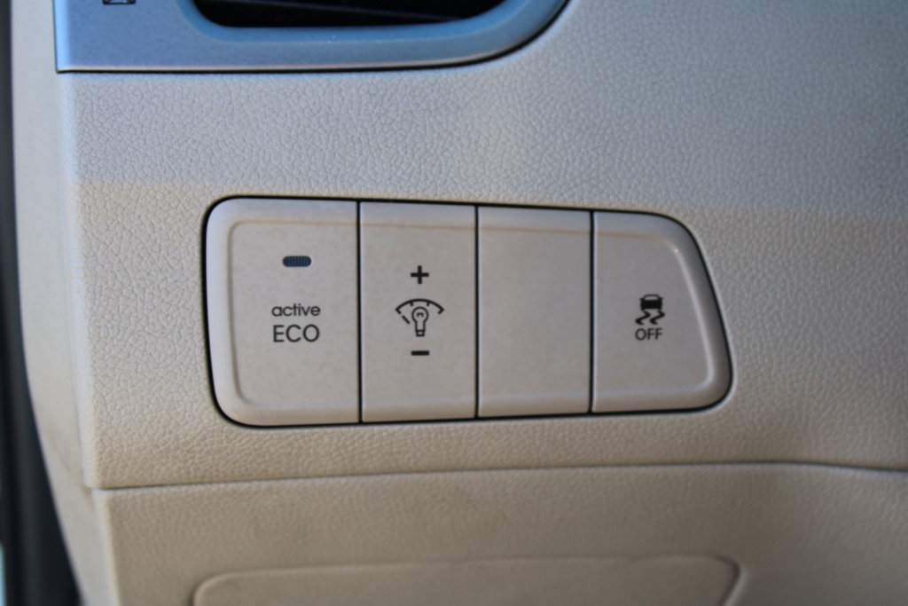 Used 2015 Hyundai Elantra SE FWD image 24