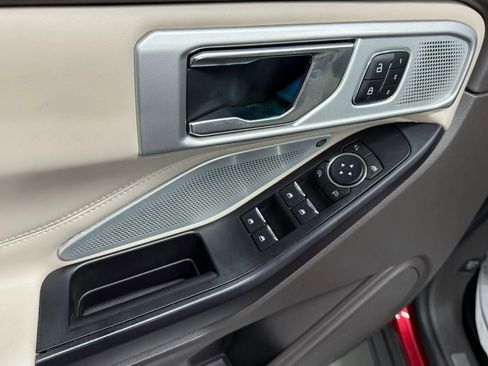 Used 2020 Ford Explorer Platinum w/ Premium Technology Package image 23