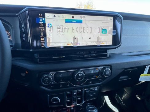 New 2025 Jeep Gladiator Willys image 24