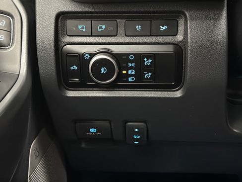 Used 2023 Ford F350 Lariat w/ Lariat Ultimate Package AWD/4WD image 28