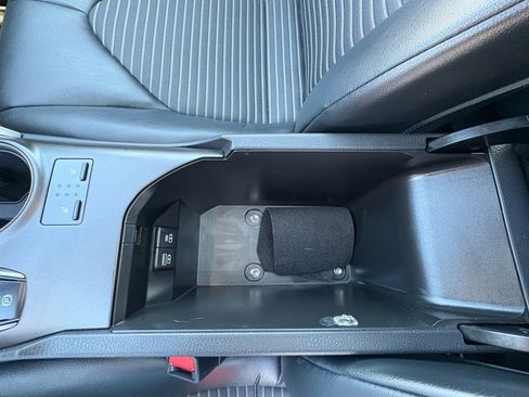 Used 2022 Toyota Camry SE w/ Cold Weather Package image 26