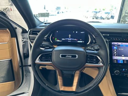 Used 2024 Jeep Grand Cherokee L Summit AWD/4WD image 15