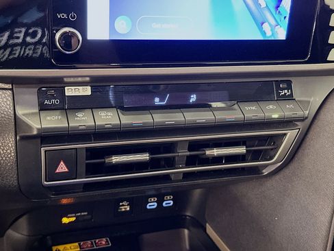 Used 2025 Toyota Camry LE image 24