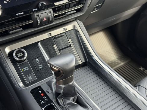 Used 2025 Lexus GX 550 w/ Cold Area Package AWD/4WD image 13