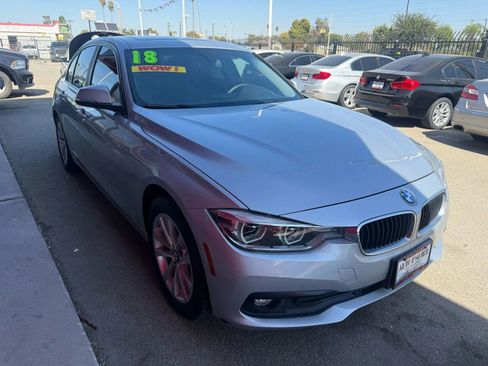 Used 2018 BMW 320i 320i Sedan 4D image 2