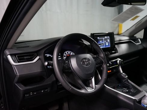 Used 2022 Toyota RAV4 XLE Premium AWD/4WD image 7