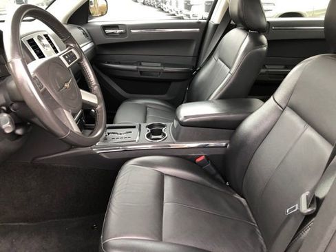 Used 2010 Chrysler 300 Touring image 26
