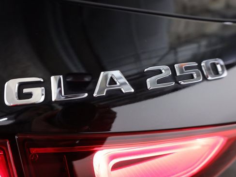 Certified 2022 Mercedes-Benz GLA 250 4MATIC image 59