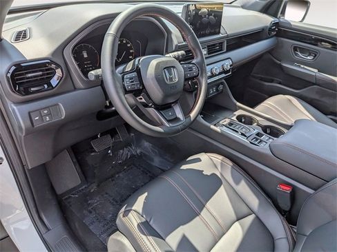 New 2025 Honda Pilot TrailSport image 11