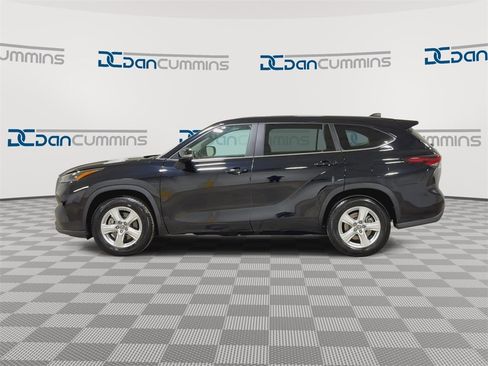 Used 2024 Toyota Highlander LE image 5