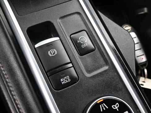 Used 2022 Nissan Pathfinder SV w/ SV Premium Package image 28