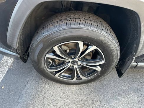 Used 2021 Toyota RAV4 LE FWD image 10