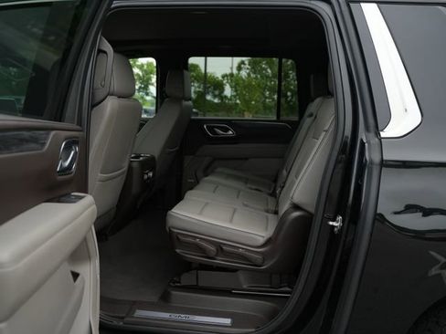 Used 2022 GMC Yukon XL SLT w/ SLT Premium Package AWD/4WD image 16