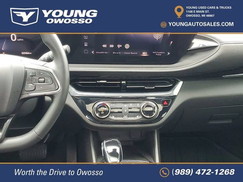 Used 2025 Buick Envista Sport Touring w/ Experience Buick Package FWD image 27