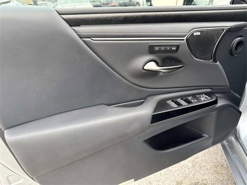 New 2025 Lexus ES 350 Ultra Luxury image 17