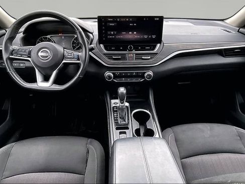 Used 2024 Nissan Altima 2.5 SV w/ SV Premium Package image 7