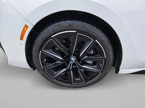 Used 2023 BMW 760i xDrive image 23