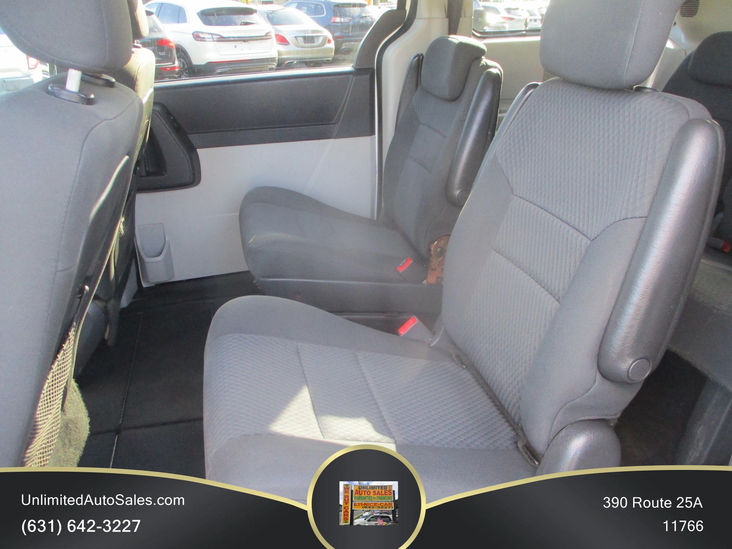 Used 2010 Dodge Grand Caravan SXT FWD image 6