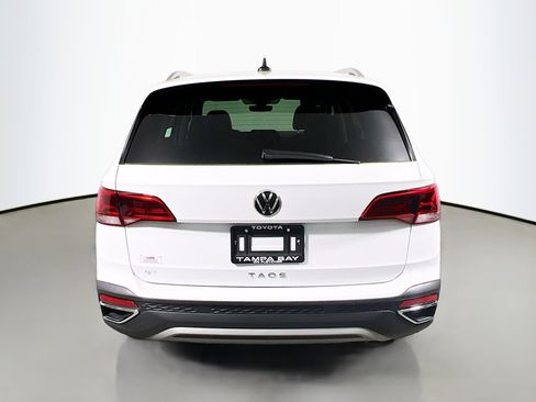 Used 2024 Volkswagen Taos SE image 6