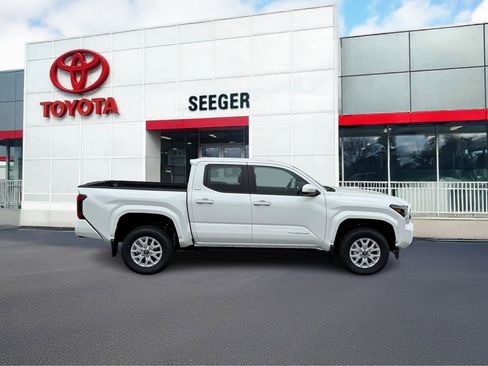 New 2025 Toyota Tacoma 4x4 Double Cab image 2