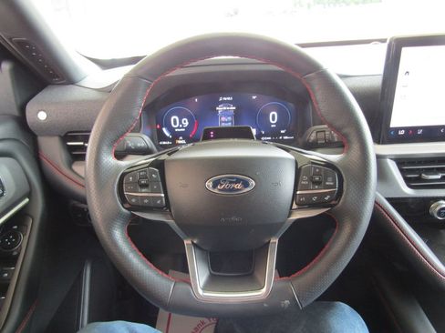 Used 2025 Ford Explorer ST-Line w/ ST-Line Street Pack AWD/4WD image 25