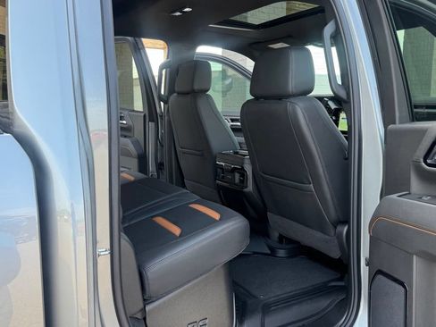 Used 2025 GMC Sierra 2500 AT4 w/ AT4 Premium Plus Package AWD/4WD image 43