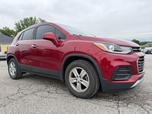 Used 2018 Chevrolet Trax LT w/ LT Convenience Package FWD image 9