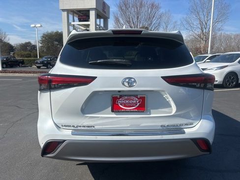 Used 2022 Toyota Highlander Platinum image 6