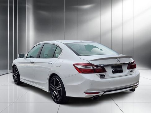 Used 2016 Honda Accord Touring image 26