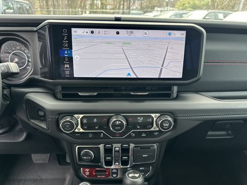 Used 2024 Jeep Wrangler Unlimited Rubicon w/ Technology Group image 32