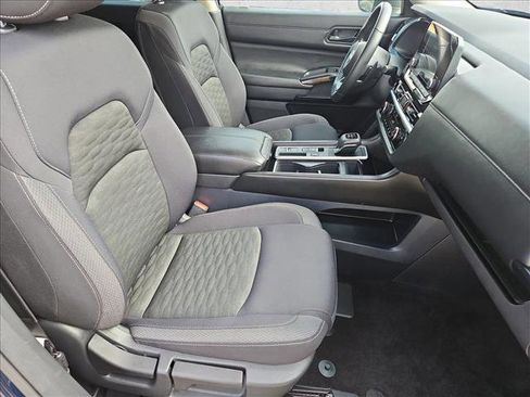 Used 2025 Nissan Pathfinder SV image 21