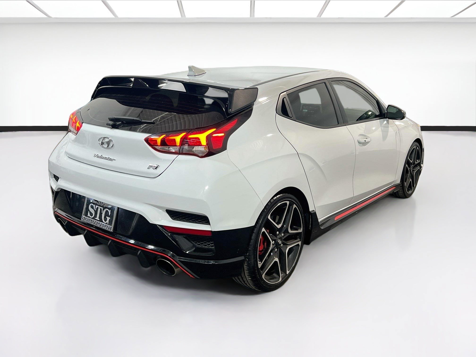 Used 2020 Hyundai Veloster N w/ Performance Package FWD image 4