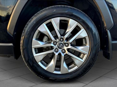 Used 2021 Toyota RAV4 XLE Premium image 10