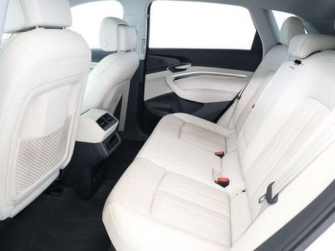 Used 2024 Audi Q8 e-tron Premium Plus w/ Premium Plus Package image 23