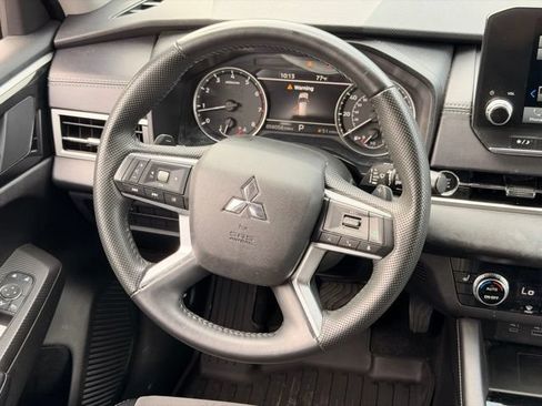 Used 2024 Mitsubishi Outlander SE AWD/4WD image 14
