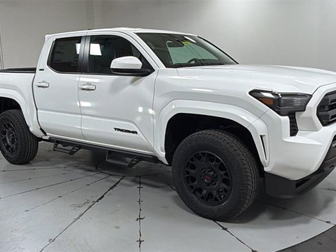 New 2026 Toyota Tacoma SR5 image 3