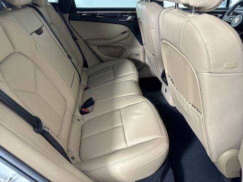 Certified 2025 Porsche Macan image 28