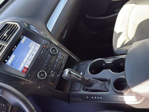 Certified 2017 Ford Explorer XLT w/ Equipment Group 202A image 21