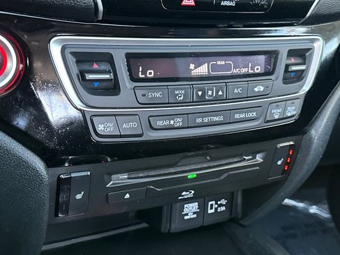 Used 2022 Honda Pilot Touring image 33