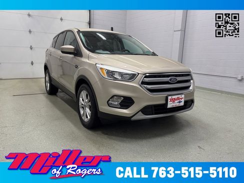Used 2017 Ford Escape SE image 1