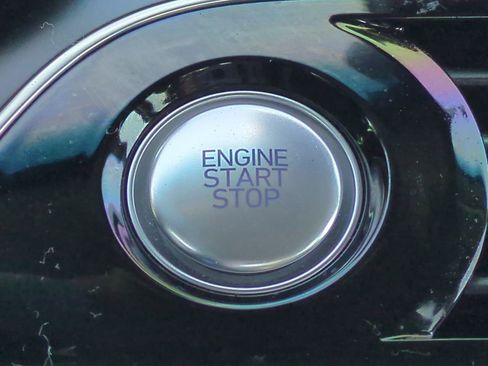 Used 2023 Genesis G70 3.3T image 28