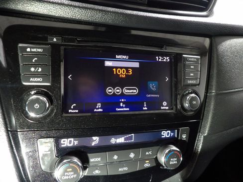 Used 2019 Nissan Rogue SV AWD/4WD image 16