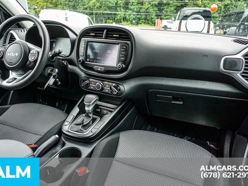 Used 2025 Kia Soul LX w/ LX Technology Package FWD image 24